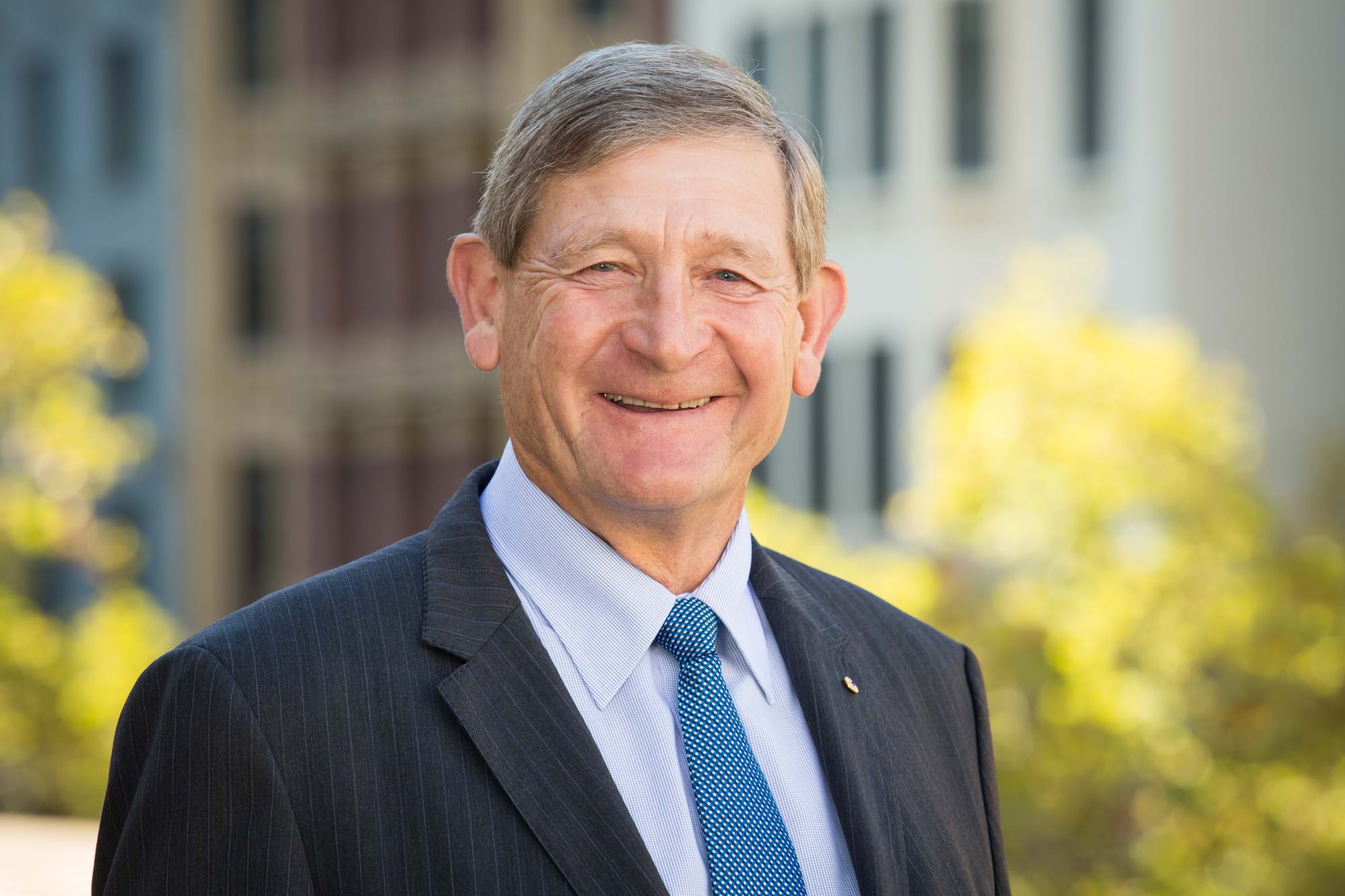 Corporate Portrait Photography | Melbourne Photography | Individual head and shoulder corporate photo of man outdoors