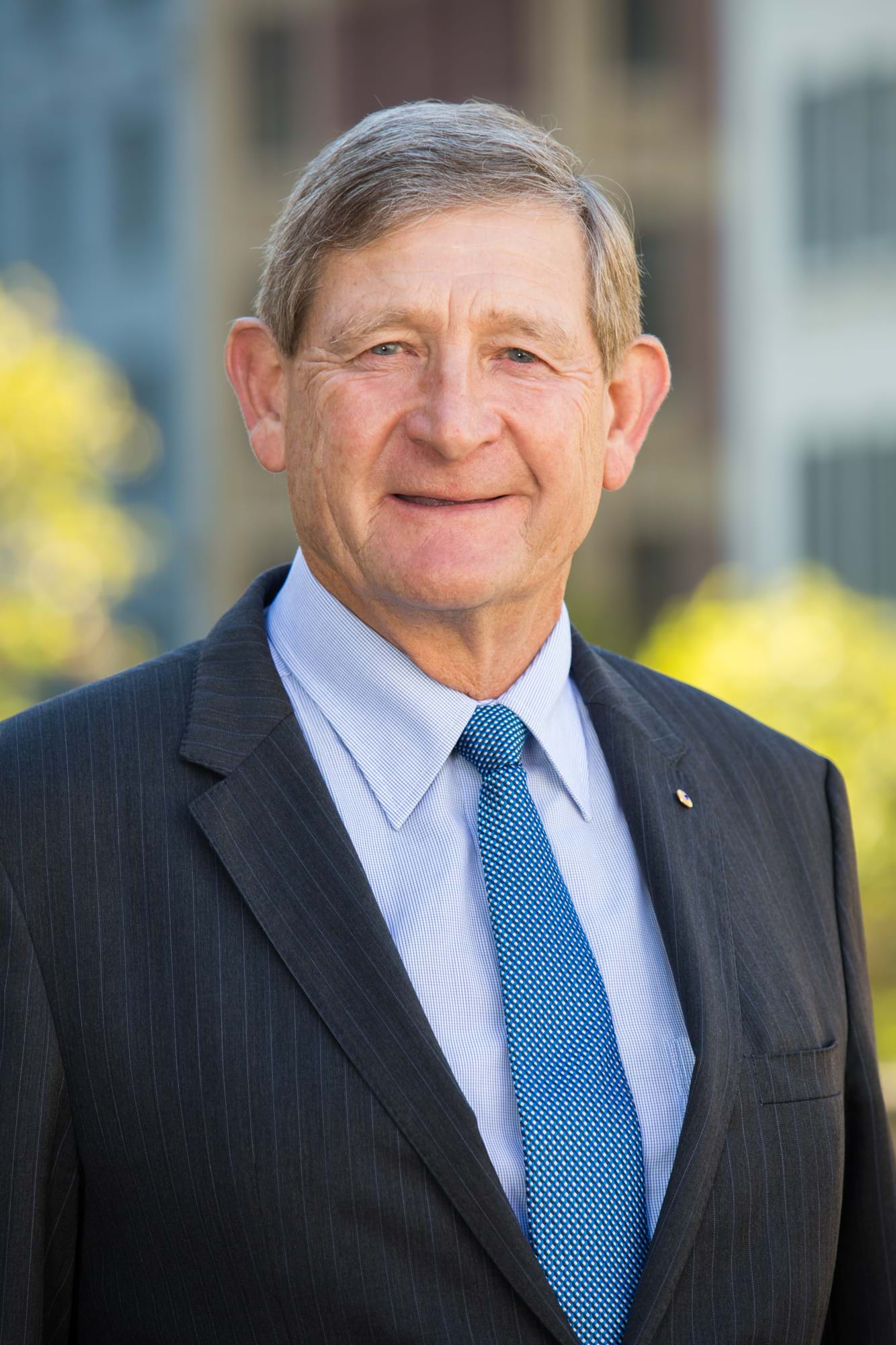 Corporate Portrait Photography | Melbourne Photography | Individual head and shoulder corporate photo of man outdoors